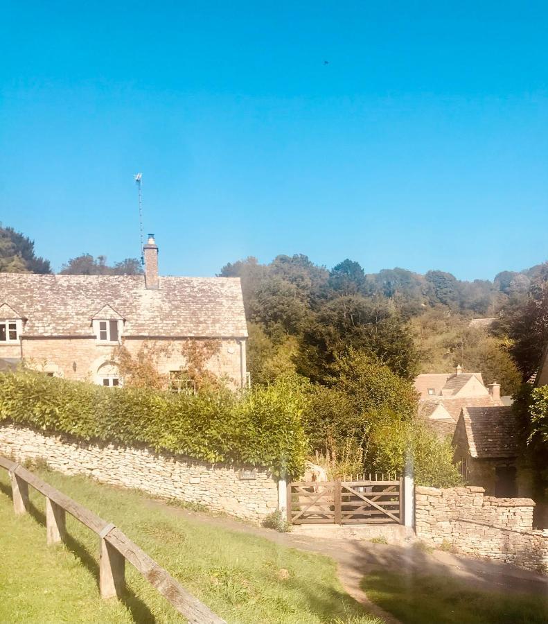 The Old Post Office Studio Apartment In A Beautiful Cotswold Village Cirencester Exterior photo