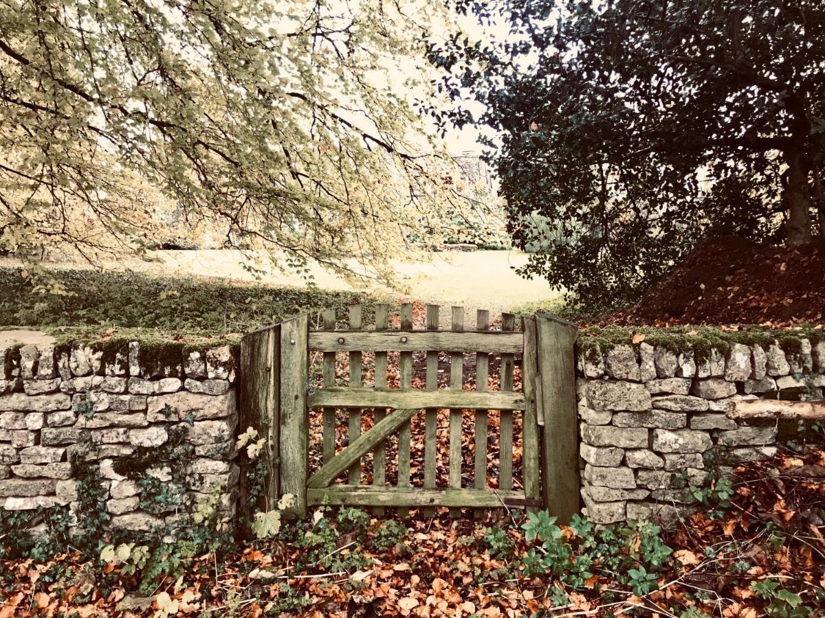 The Old Post Office Studio Apartment In A Beautiful Cotswold Village Cirencester Exterior photo